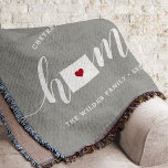 Wyoming Home State Personlig Rustic Filt<br><div class="desc">Visa lite stolthet över hemstaten med den här söta grått-proffsfilten med "hem" i vita kalligrafskript med en silhouette karta från Wyoming som står i brev "O". En röd hjärtillustration i delstaten karta kompletterar designen. Du kan ändra hjärtans position till din hemstad genom att öppna designen verktyg och dra hjärtformen till...</div>