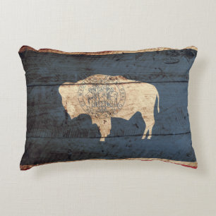 Wyoming Statlig flagga på Old Wood Grain Prydnadskudde