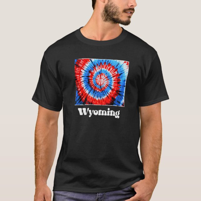 Wyoming Tie Dye Red White Blue Patriotic T Shirt (Framsida)