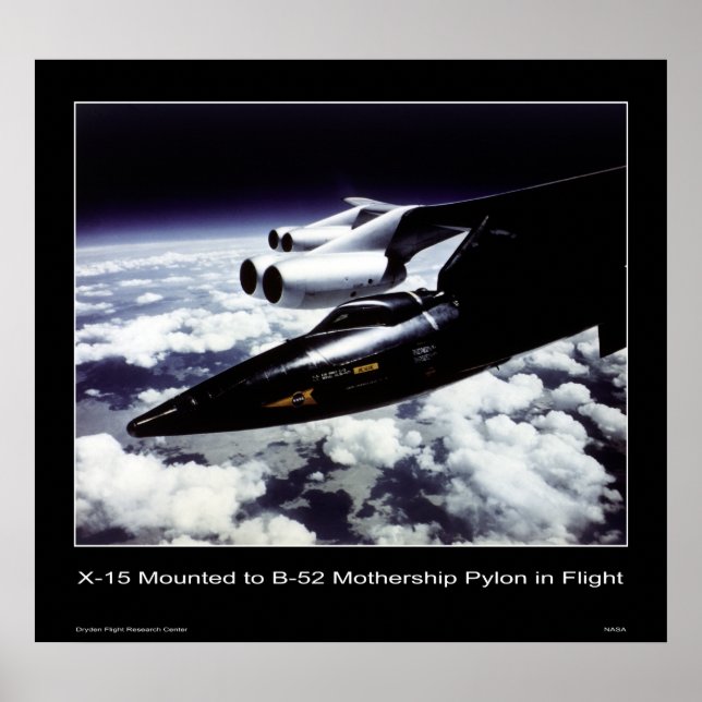 X-15 monterad på B-52 Mothership Pylon in Flight Poster (Framsidan)