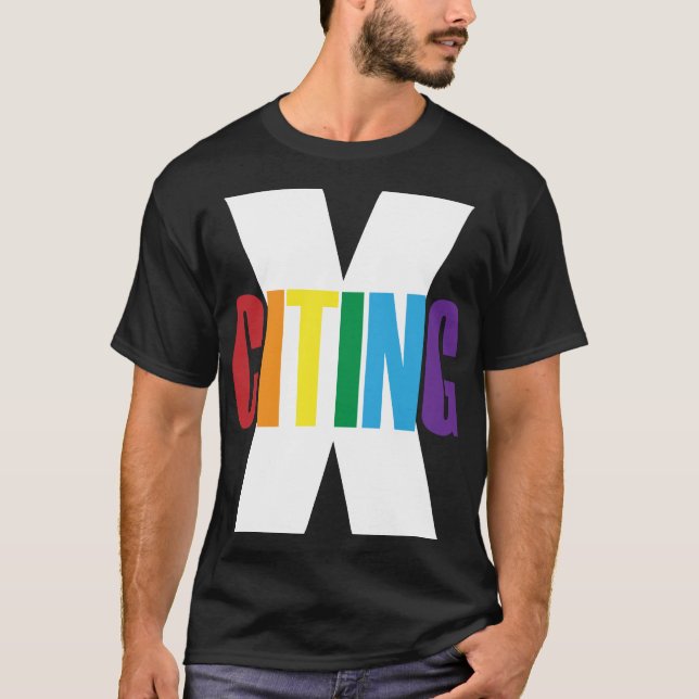 X-Citing Exciting Rainbow Black Original Brev T Shirt (Framsida)