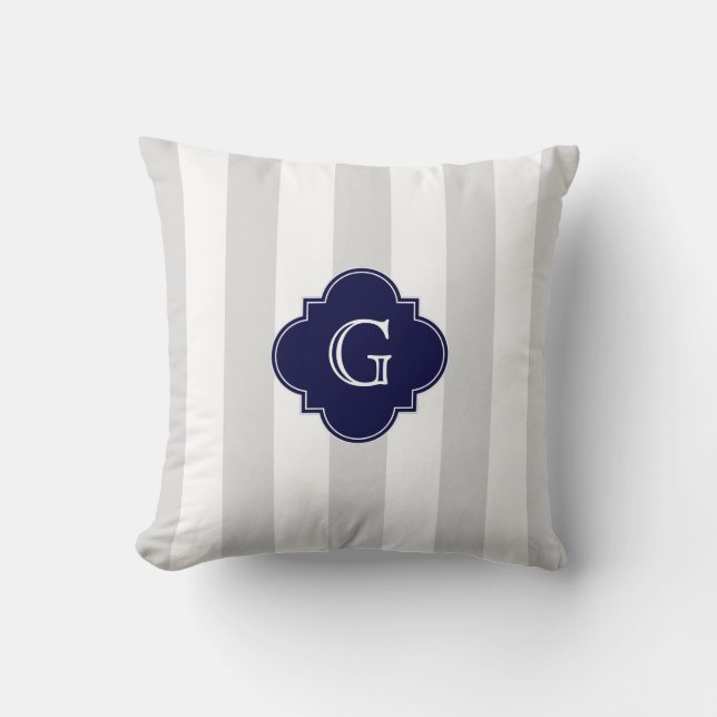 XL Lt Grå Vita Ränder Marinblå Quatrefoil Monogram Kudde (Framsida)