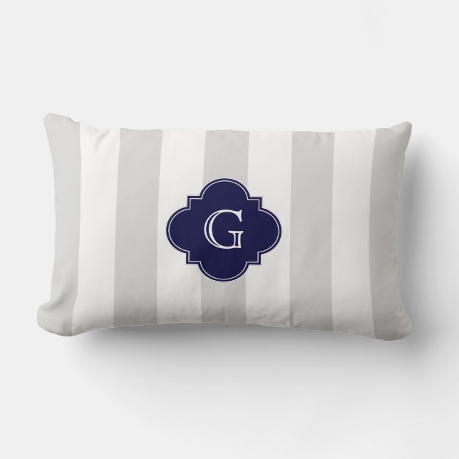XL Lt Grå Vita Ränder Marinblå Quatrefoil Monogram Lumbarkudde (Framsida)