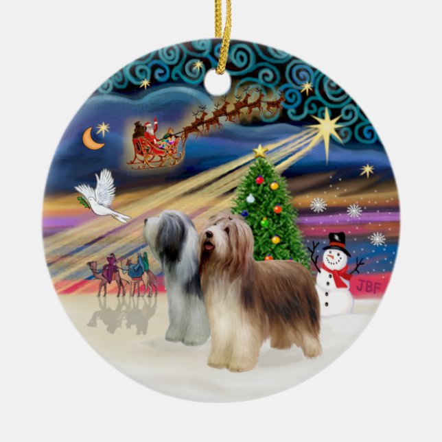 Xmas Magic - Bearded Collie (två stående) Julgransprydnad Keramik (Framsidan)