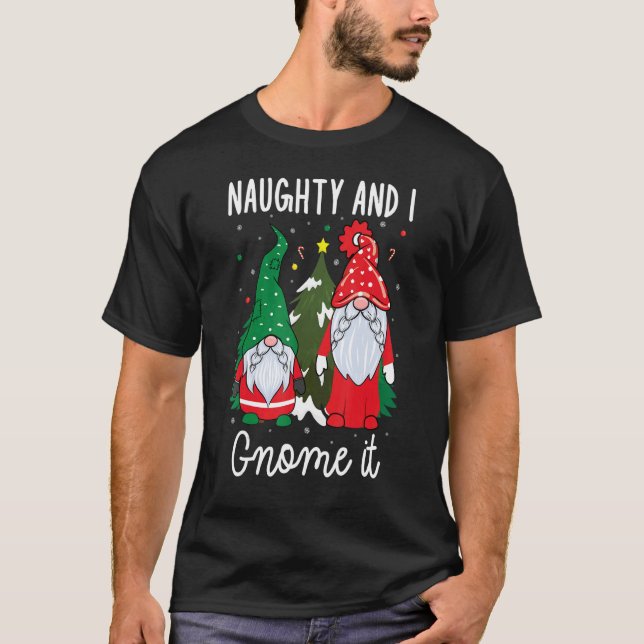 Xmas Naughty and I Gnome It Christmas  Gnomes T Shirt (Framsida)