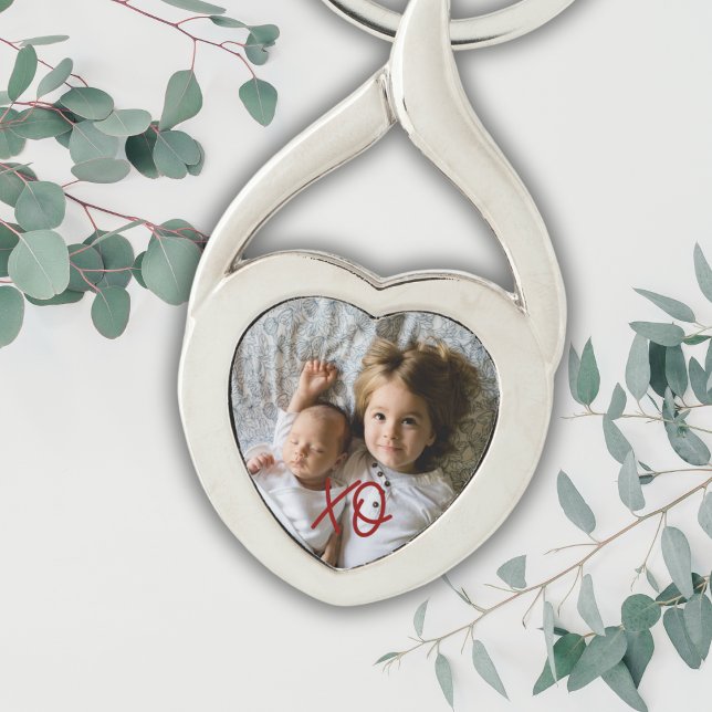 XO-nyckelord för fotomall för anpassningsbar Baby Twisted Heart Silverfärgad Nyckelring (Create a memorable keepsake gift for family by adding your own picture. The text color is editable.)