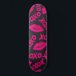 XOXO-citat Black Neon Rosa Läppar Lipstick Mönster Mini Skateboard Bräda 18,5 Cm<br><div class="desc">Den här coolan och söta mönster är perfekt för den giriga flickan. Den har handmålat neon rosa lipstick läppar och typograficitatet "Xoxo" ovanpå en vanlig svart bakgrund. Det är en förtjusande, chic, modern och unik perfekt för ditt dagliga stil eller till och med en speciell gåva till Alla hjärtans dag....</div>