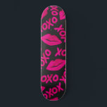 XOXO-citat Black Neon Rosa Läppar Lipstick Mönster Mini Skateboard Bräda 18,5 Cm<br><div class="desc">Den här coolan och söta mönster är perfekt för den giriga flickan. Den har handmålat neon rosa lipstick läppar och typograficitatet "Xoxo" ovanpå en vanlig svart bakgrund. Det är en förtjusande, chic, modern och unik perfekt för ditt dagliga stil eller till och med en speciell gåva till Alla hjärtans dag....</div>