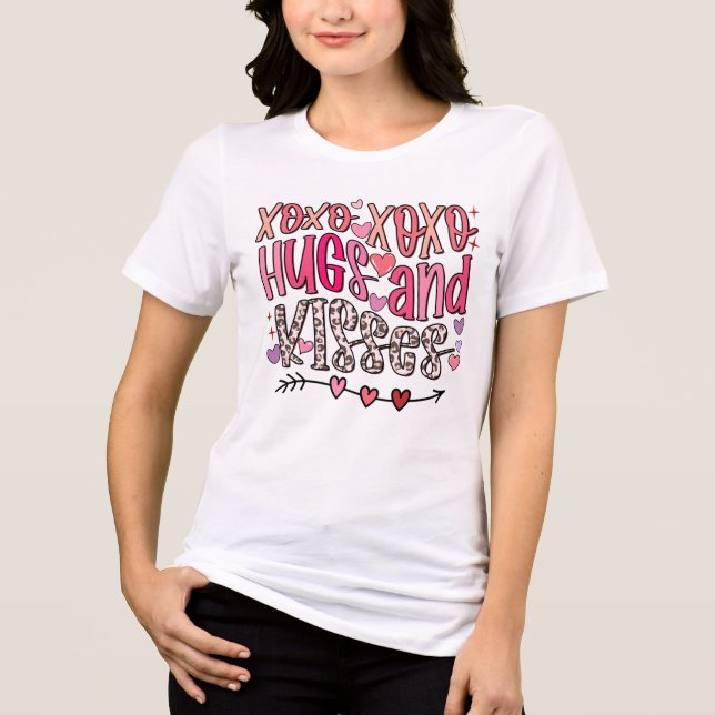 XOXO Hugs and Kisses Valentine's Day T Shirt (Framsida)