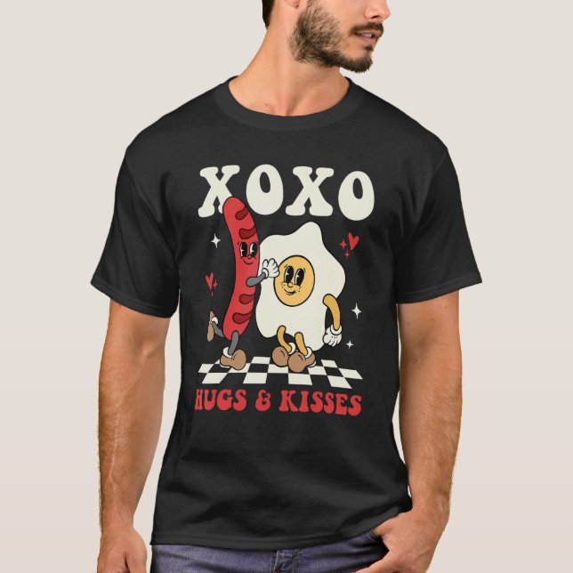 XOXO Hugs & Kisses Hett Hund Omelet Groovy Valenti T Shirt (Framsida)