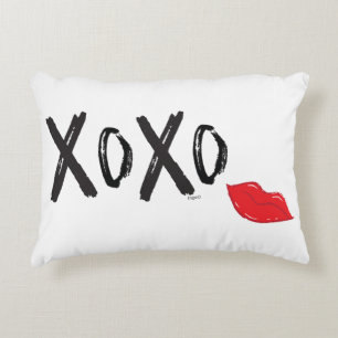 XoXo-Hugs-Kisses-with-Red-Läppar Prydnadskudde