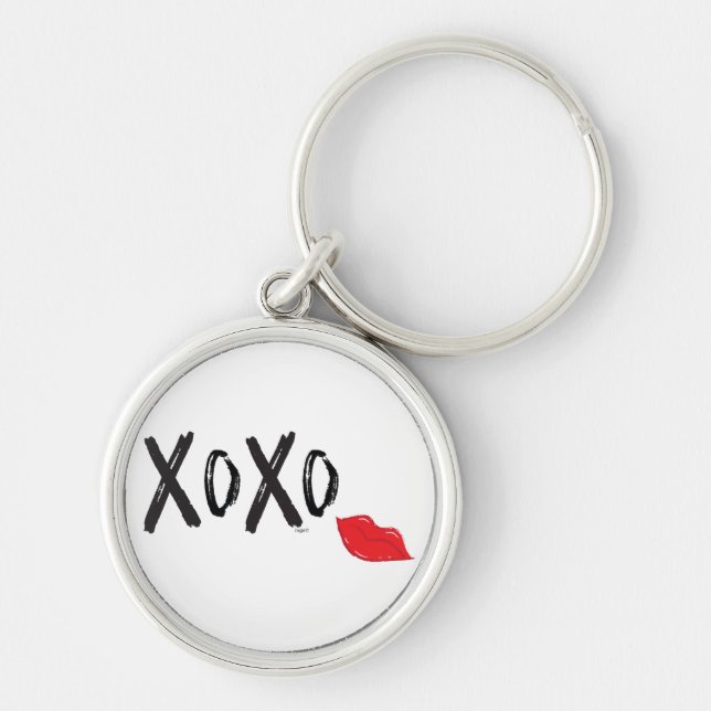 XoXo-Hugs-Kisses-with-Red-Läppar Rund Silverfärgad Nyckelring (Framsidan)