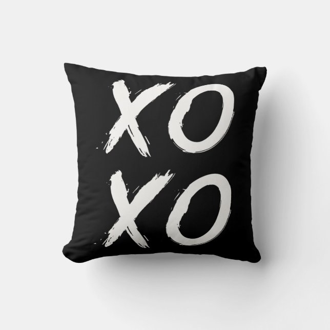 XOXO Kyss och kram | Svart Vit Borstskrift Kudde (Framsida)