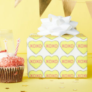 XOXO Pastel Gult Candy Hearts Valentine Day Presentpapper