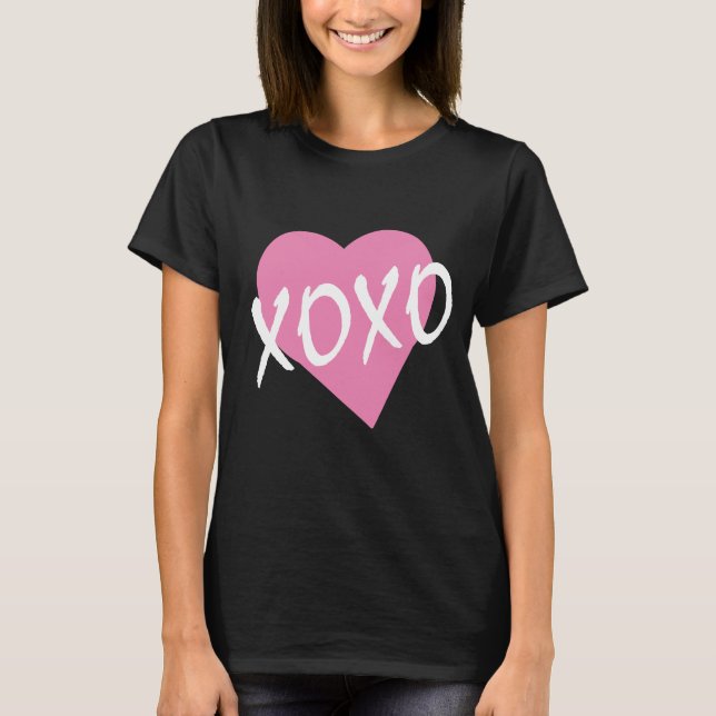 XOXO Rosa Heart Black Hugs Kisses T Shirt (Framsida)
