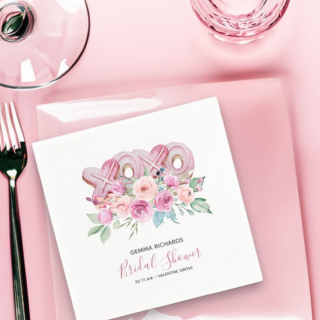 XOXO Rosa kakor Vacker blommig bröllopsdusch Pappersservett (Bridal Shower Napkins with XOXO Cookies and pretty pink and peach roses perfect for Valentines theme)