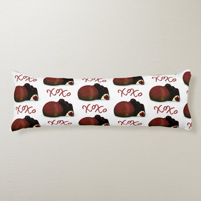 XOXO Valentine Bonbon och Mörk Chocolate Kroppskudde (Framsidan)