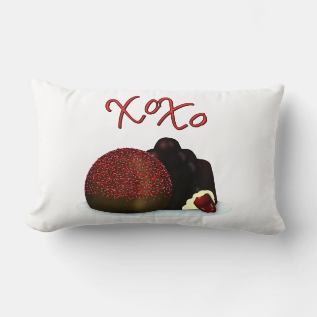 XOXO Valentine Bonbon och Mörk Chocolate Lumbarkudde (Framsida)