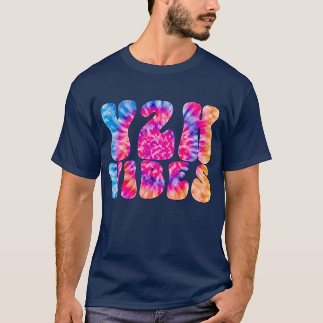 Y2K VIBES Tie Dye Unisex T Shirt (Framsida)