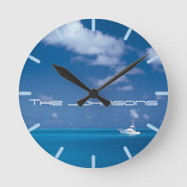 Yachning in i blått rund klocka