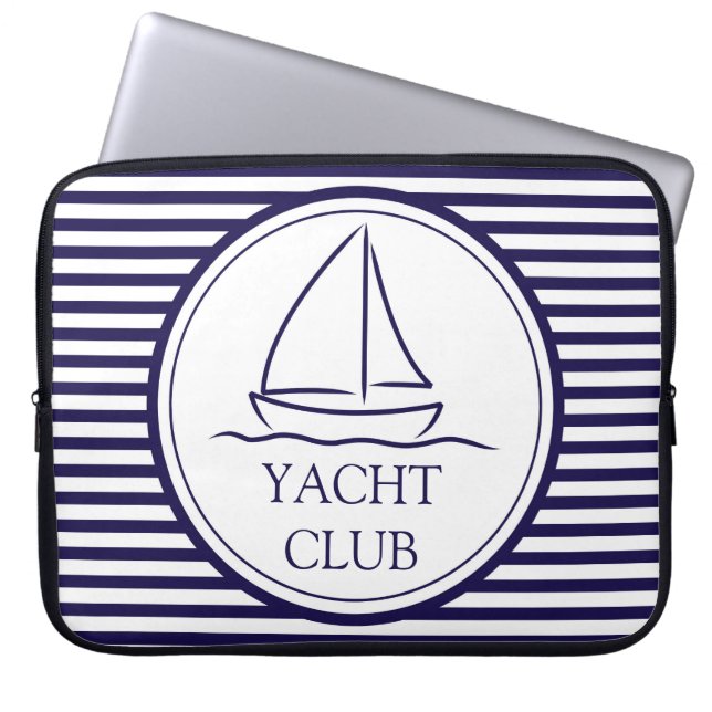 Yacht Klubb Laptop Sleeve (Framsidan)