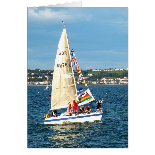 Yacht med flaggor hälsningskort (Framsidan)
