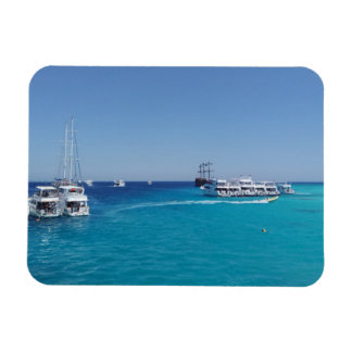 Yacht parking with tourists near White Island Pos Magnet