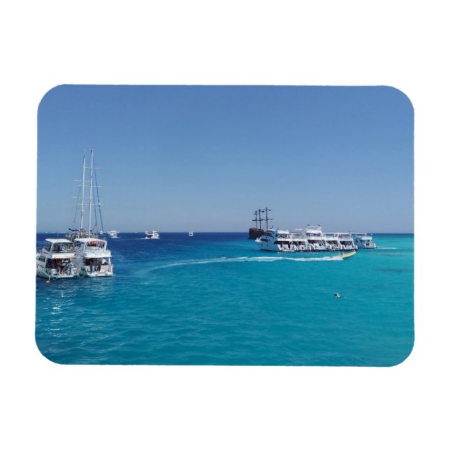 Yacht parking with tourists near White Island  Pos Magnet (Horisontell)