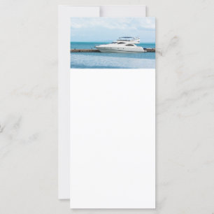 Yacht vid förtöjning