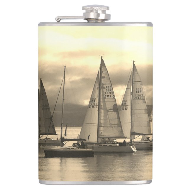 Yachts i Rothesay Bay, Skottland. Sailor's Whisky Fickplunta (Framsidan)