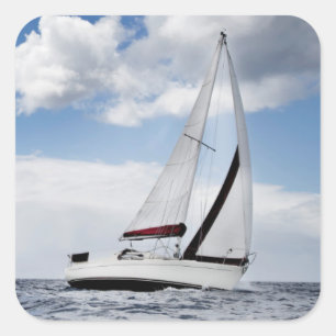 Yachtsegling i det öppna havet fyrkantigt klistermärke