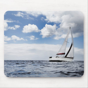 Yachtsegling i det öppna havet musmatta