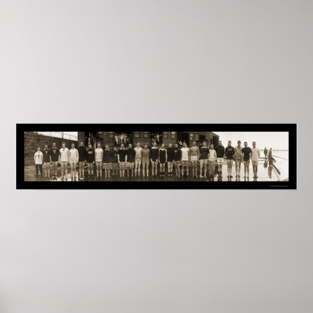 Yale Crew Team & Subs Huge Photo 1910 Poster (Framsidan)
