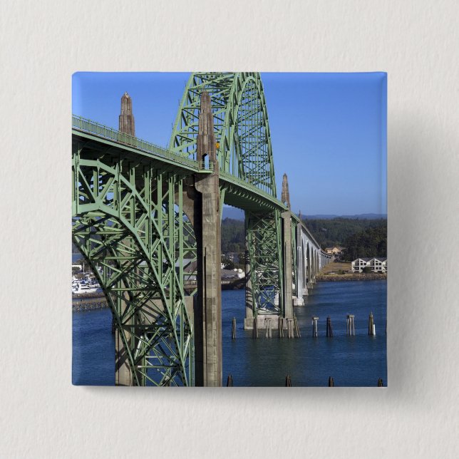 Yaquina Bay Bridge som omfattar Yaquina Bay Knapp (Framsida)