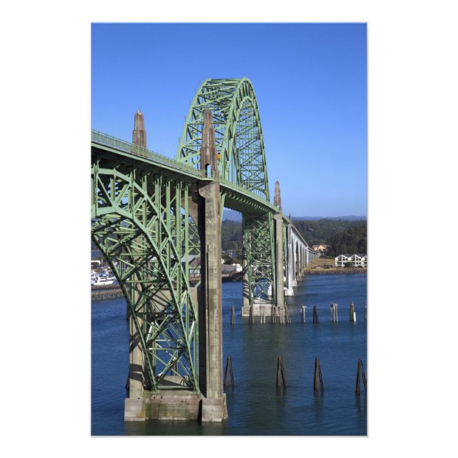 Yaquina Bay Bridge spänner över Yaquina Bay Fototryck (Framsidan)