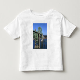 Yaquina Bay Bridge spänner över Yaquina Bay T-shirt