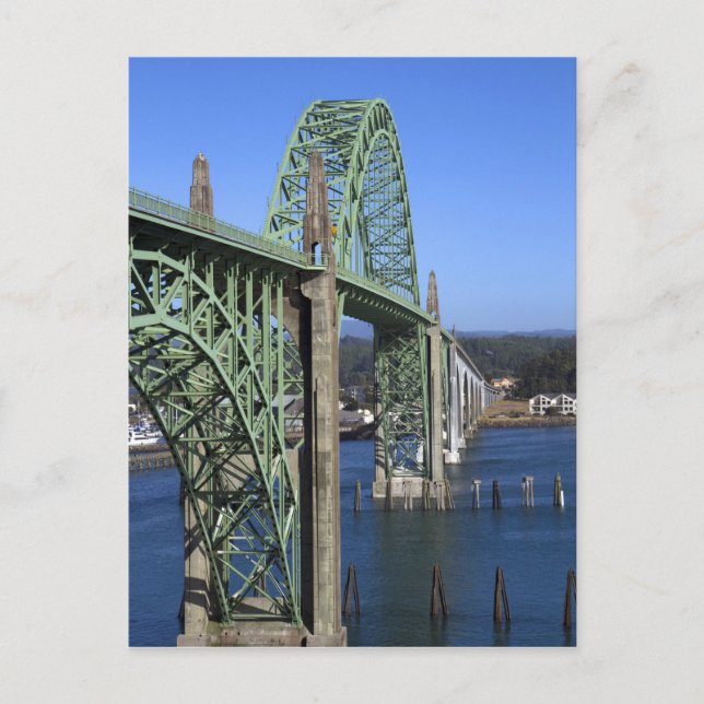 Yaquina Bay Bridge spänner över Yaquina Bay Vykort (Framsida)