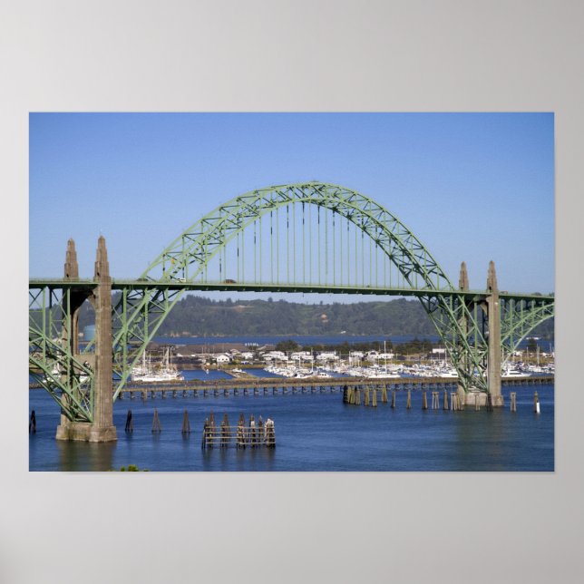Yaquina Bay-bryggan som omfattar Yaquina Bay Poster (Framsidan)