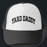 Yard pappa Funny Gräsmatta Mwing Pappa  Pappa Keps<br><div class="desc">Kräv din titel med den här djärva "Yard Pappa"-truckerkepsen - perfekt för pappor som styr gräsmatta med stil,  rand och en grövre svep. Den ultimata skjortan för backyard legends! En rolig gåva till Fars dag,  födelsedagar eller helg krigare som tar gräsklippning på allvar (men inte för allvarligt).</div>