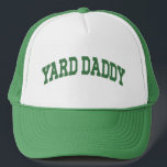 Yard pappa Funny Gräsmatta Mwing Pappa  Pappa Keps<br><div class="desc">Kräv din titel med den här djärva "Yard Pappa"-truckerkepsen - perfekt för pappor som styr gräsmatta med stil,  rand och en grövre svep. Den ultimata skjortan för backyard legends! En rolig gåva till Fars dag,  födelsedagar eller helg krigare som tar gräsklippning på allvar (men inte för allvarligt).</div>