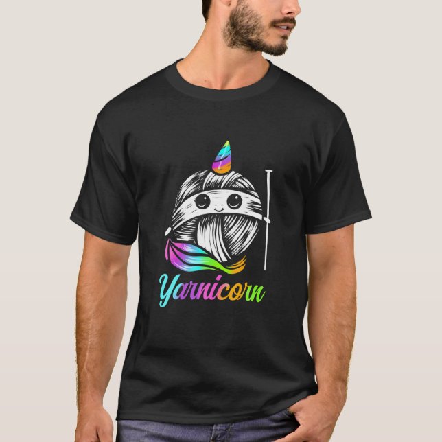 Yarnicorn - Cute Knitting and Yarn Unicorn T Shirt (Framsida)