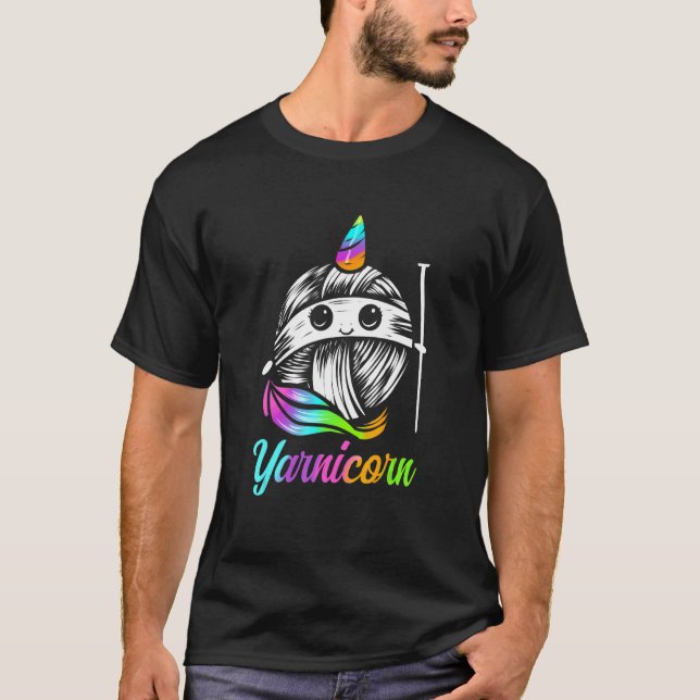 Yarnicorn Cute Knitting and Yarn Unicorn T Shirt (Framsida)