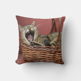 Yawning Cat Pillow Kudde