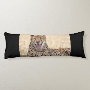 Yawning Cheetah Kroppskudde