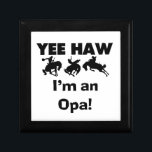 Yee Haw Jag är Opa T-shirts och presenter Minnesask<br><div class="desc">Ja,  jag är Opa T-shirts,  mugg,  kort,  klistermärken,  knappar,  opa keepsakes och andra opa-kläder och presenter med en bockaroo-häst och svartvitt. Dessa opa-kläder och presentartiklar är perfekter för första gången för mor- och farföräldrar eller kryddade opas från en ny ankomst!</div>
