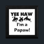 Yee Haw Jag är papaw Tshirts och Gifts Smyckeskrin<br><div class="desc">Ja,  jag är papaw T-shirts,  mugg,  kort,  klistermärken,  anslagsknappar,  papaw keepsakes och andra papaw-kläder och presenter med en bockaroo-häst och textdesign. Dessa kläder och presentartiklar är perfekter för första gången för mor- och farföräldrar eller kryddad papaw för en ny ankomst!</div>