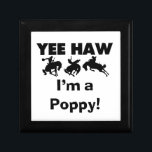 Yee Haw, jag är poppy T-shirts och Gifts Minnesask<br><div class="desc">Ja,  jag är poppy T-shirts,  mugg,  kort,  klistermärken,  annonsknappar,  poppy keepsakes och andra poppyallkläder och presenter med en bockarohäst och svart eller vit text. Dessa kläder och presentartiklar är perfekter för första gången för mor- och farföräldrar eller kryddade poppor från en ny ankomst!</div>