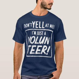 Yell vid mig är bara en frivillig person t shirt