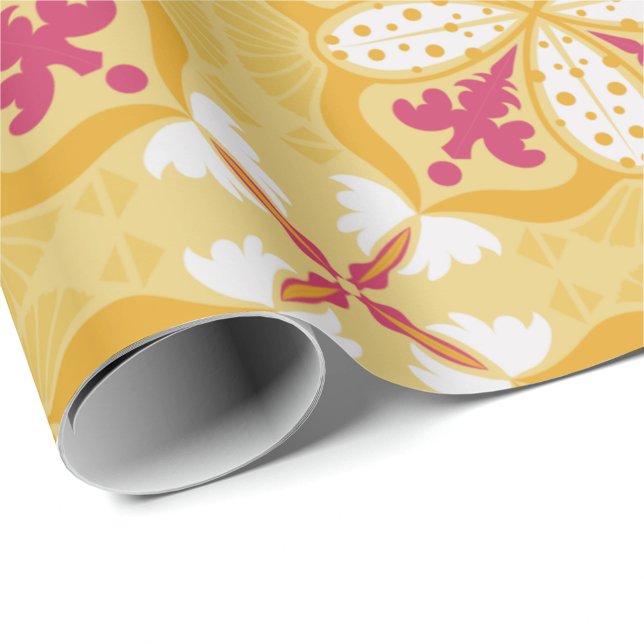 Yellow and pink floral-patterned presentpapper (Skapare uppladdad)