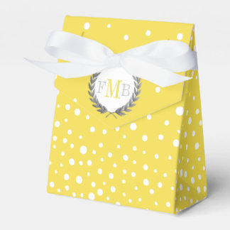 Yellow and white polka dot pattern wedding fav presentaskar